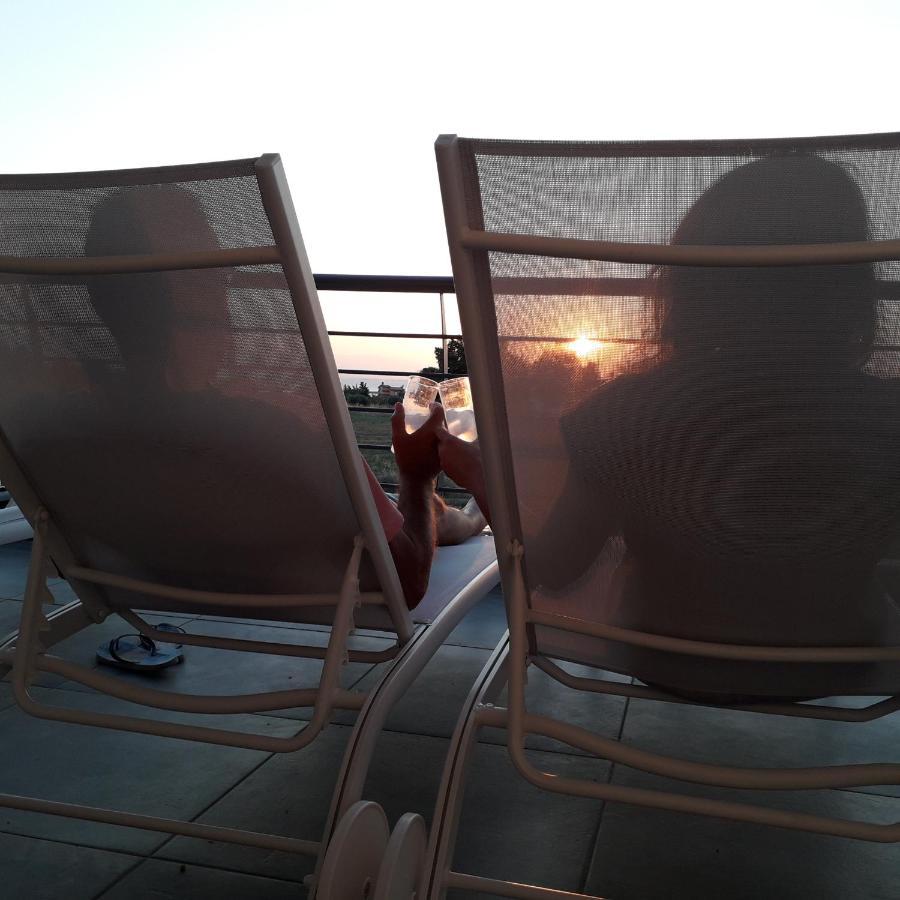 Garden'S Sunset Αvra Apartment Неа Миханиона Екстериор снимка